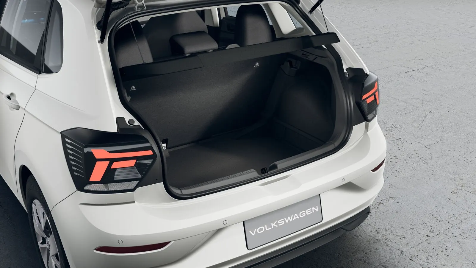 Porta-malas aberto do Volkswagen Polo Sense