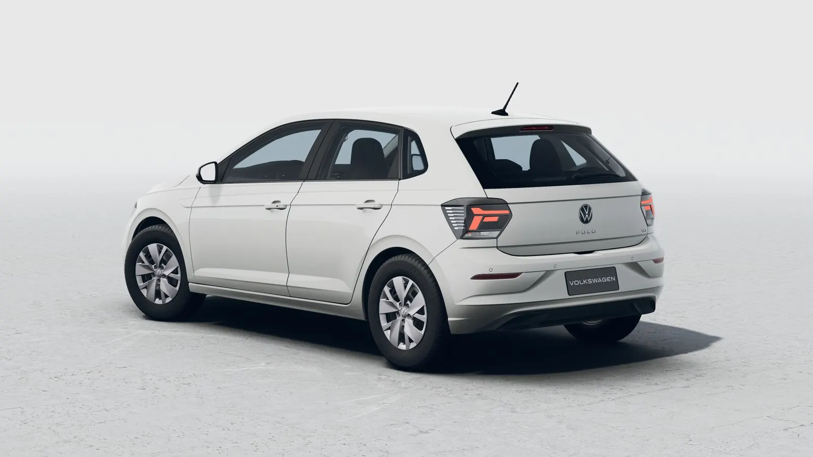 Volkswagen Polo Sense branco, visto de trás