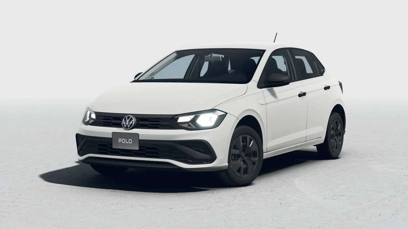 Volkswagen Polo Track branco, visto de frente em três quartos