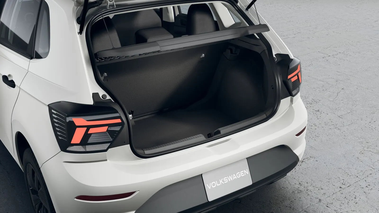 Porta-malas aberto do Volkswagen Polo Track