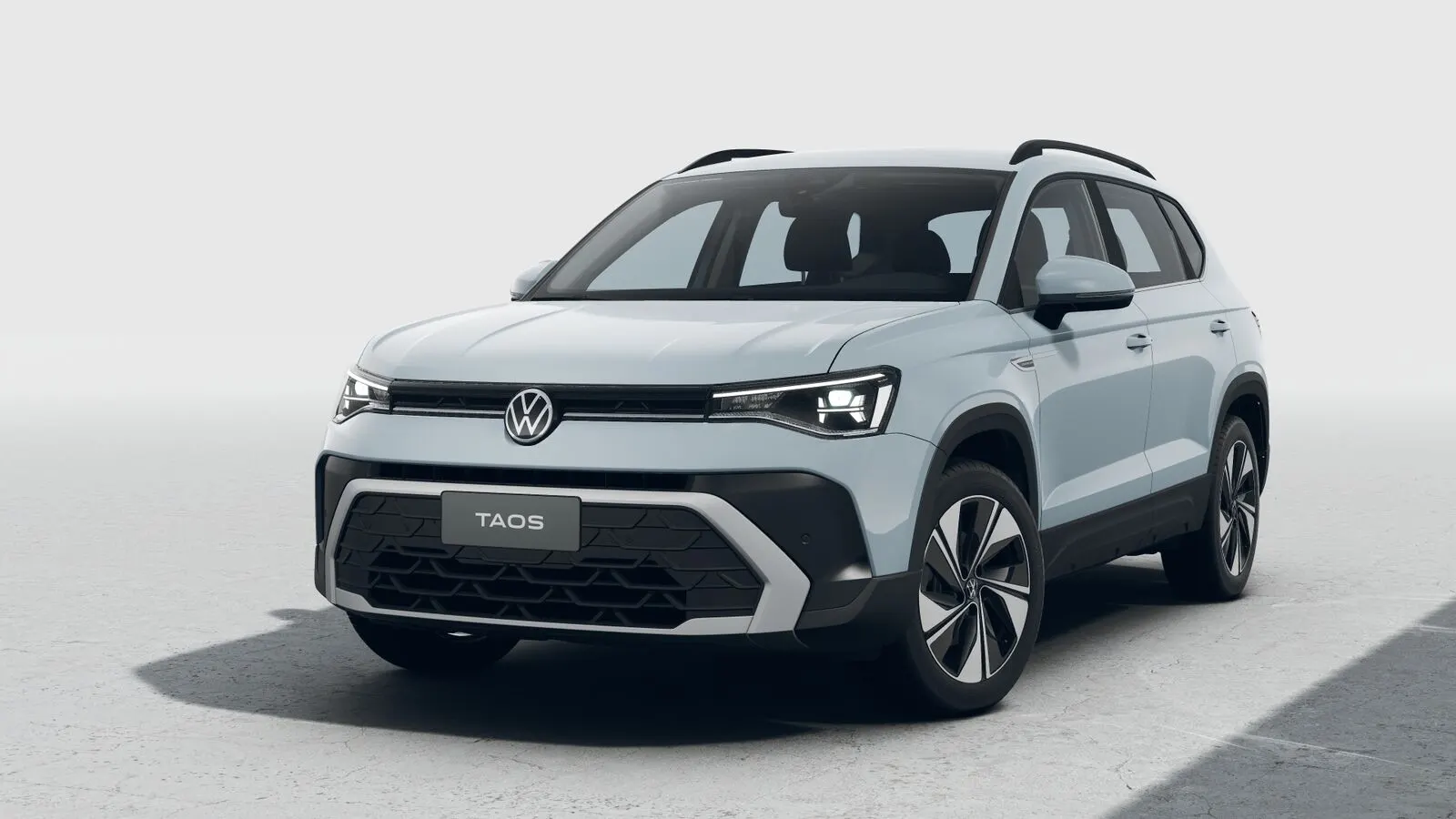 Volkswagen Taos Comfortline Cinza Glacial, visto de frente em três quartos