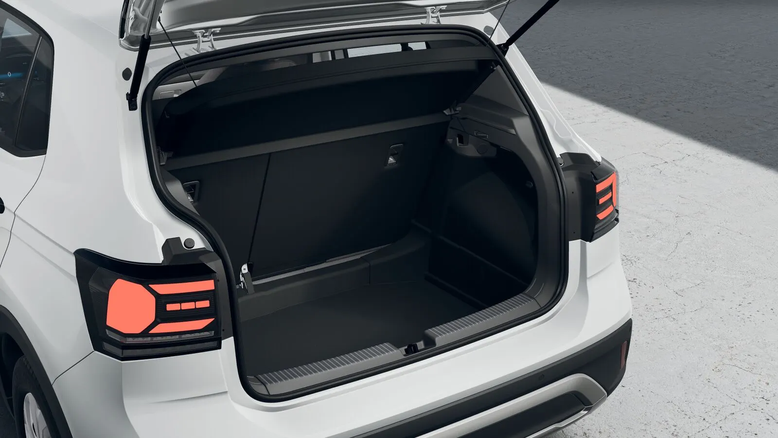 Porta-malas aberto do Volkswagen T-Cross Sense