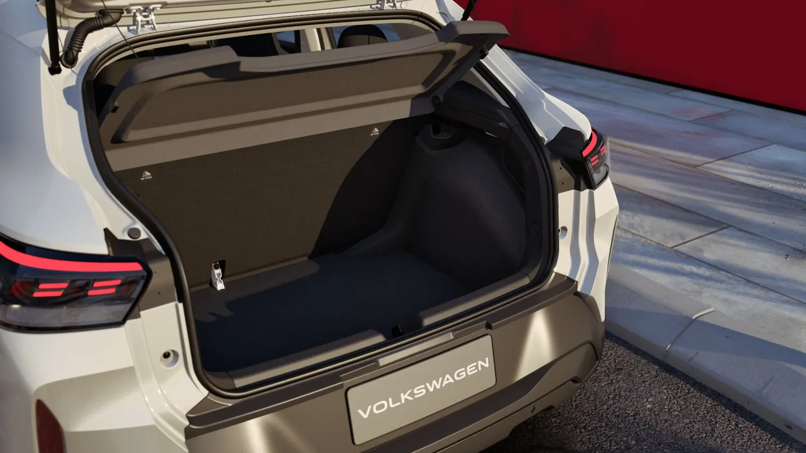 Porta-malas aberto do Volkswagen Tera 1.0