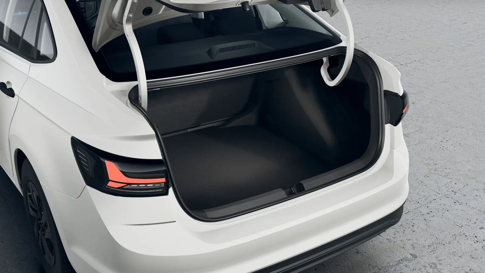 Porta-malas aberto do Volkswagen Virtus Sense